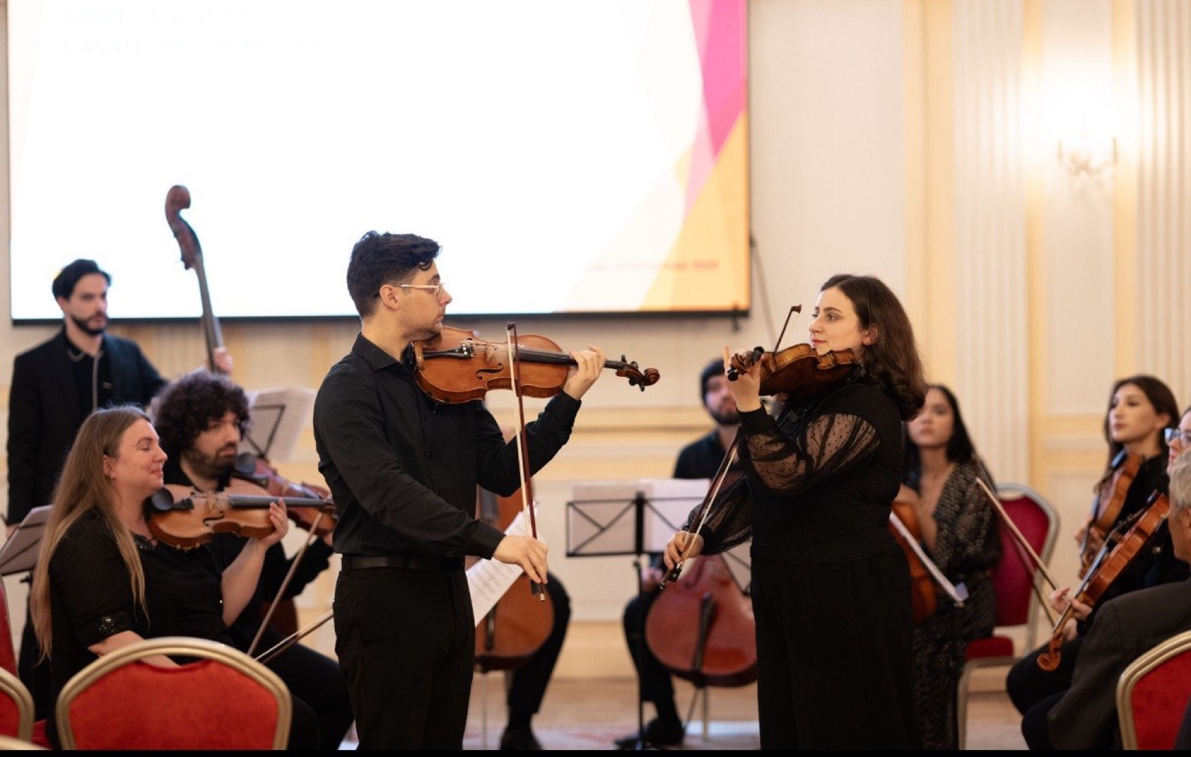 Deux jeunes solistes en duo lors d’un concert UNIART