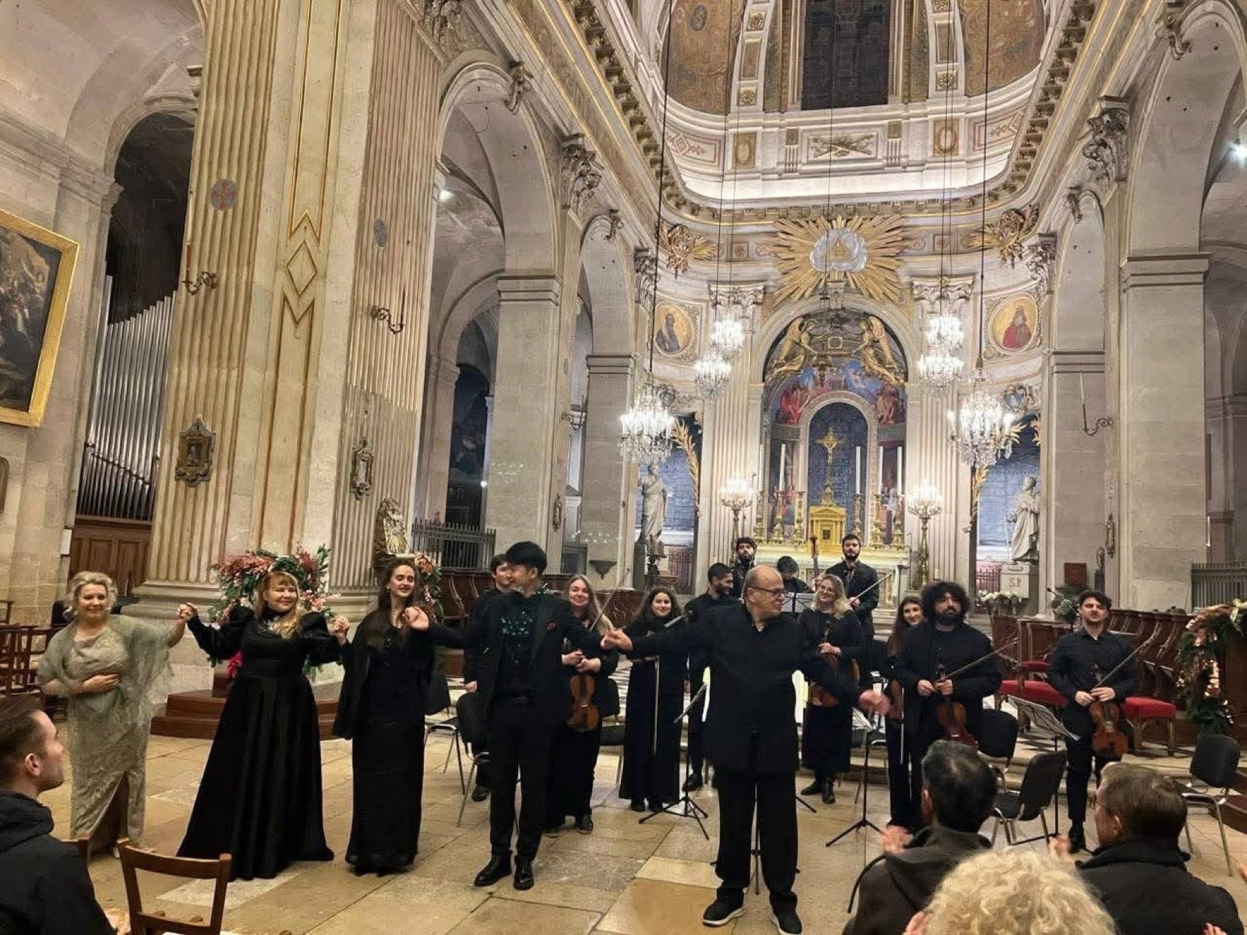 Salut final de l’orchestre et des solistes